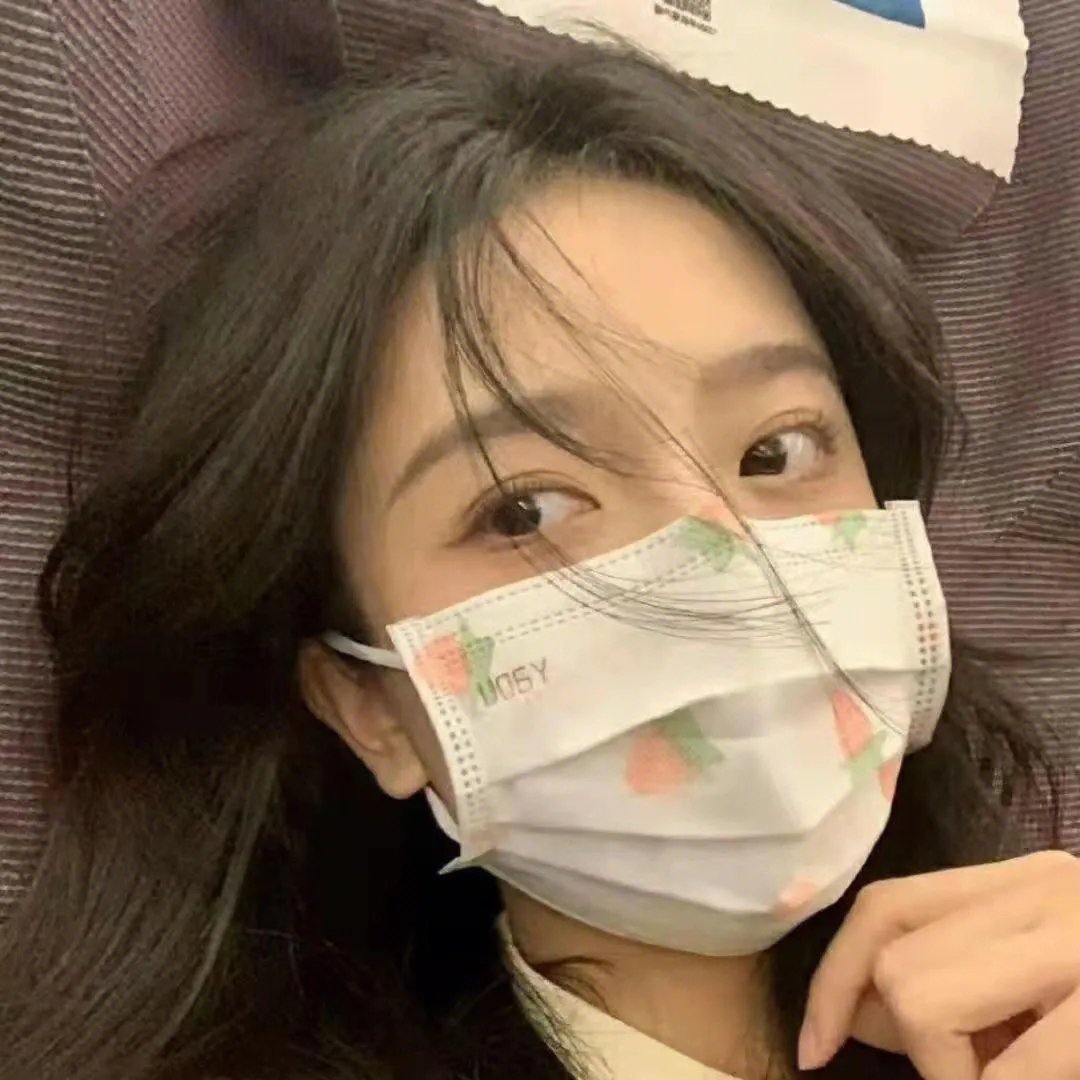 芒果和红色轮椅